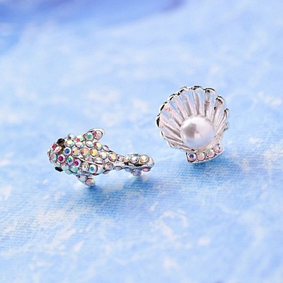 Shark & Pearl Clam Shell Asymmetrical Rhinestone Stud Earrings - Picture 1 of 8
